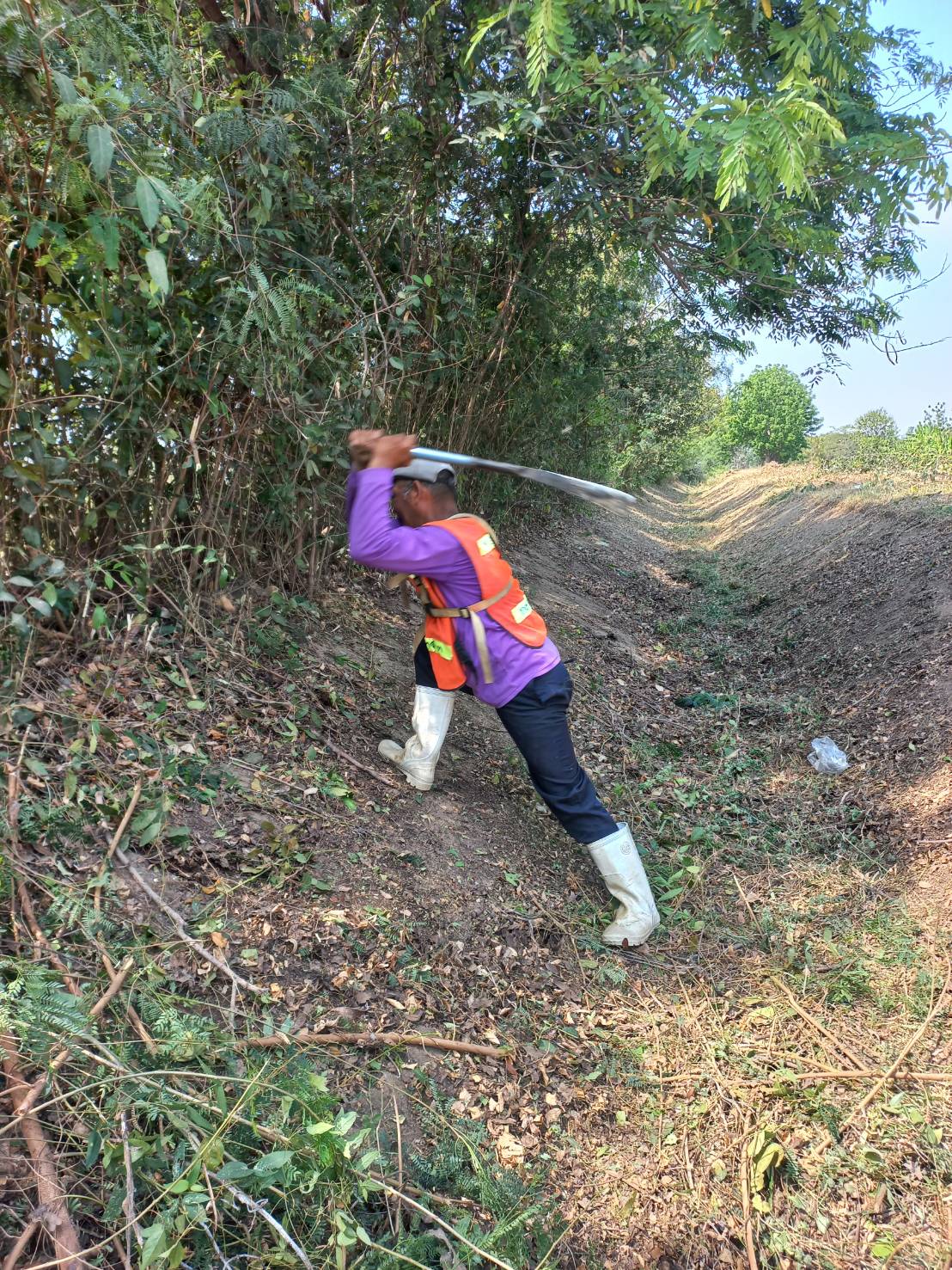 ข่าวประชาสัมพันธ์ วันศุกร์ที่ 20 เดือน กุมภาพันธ์ พ.ศ. 2569 เทศบาลตำบลปราสาท อำเภอบ้านด่าน จังหวัดบุรีรัมย์ ทีมงาน กองช่าง ,ป้องกันและบรรเทาสาธารณภัย ระหว่างวันที่ 12 - 20 กุมภาพันธ์ พ.ศ. 2569 - เติมสารส้มและคลอรีนน้ำประปา - เผาขยะ - ตัดต้นไม้ใกล้แนวสายไฟฟ้า เพื่อป้องกันไม่ให้เกิดไฟฟ้าขัดข้อง ไฟฟ้าดับ - ซ่อมแซมท่อน้ำประปาแตก หมู่1 - ทำความสะอาดคลองส่งน้ำ