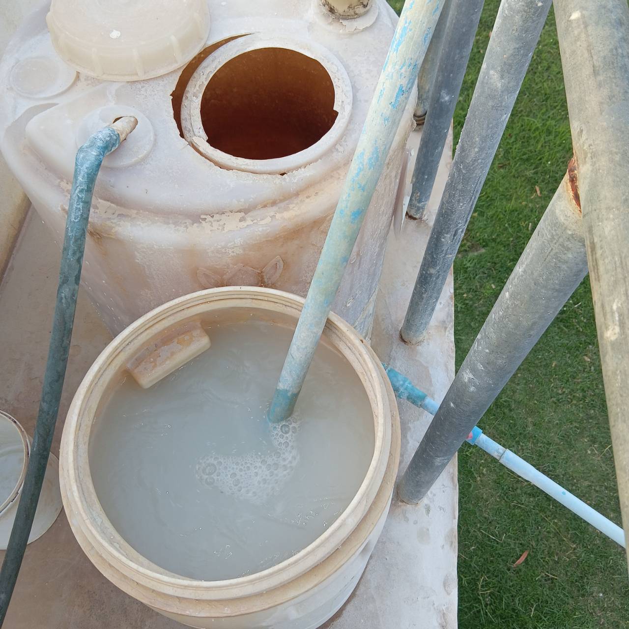 ข่าวประชาสัมพันธ์ วันจันทร์ ที่ 28 เดือน เมษายน พ.ศ. 2569 เทศบาลตำบลปราสาท อำเภอบ้านด่าน จังหวัดบุรีรัมย์ ทีมงาน กองช่าง ,ป้องกันและบรรเทาสาธารณภัย ระหว่างวันที่ 20 - 24 เมษายน พ.ศ. 2569 - เติมสารส้มและคลอรีนน้ำประปา - ซ่อมแซมท่อน้ำประปาแตก หมู่ 14  - ซ่อมแซมท่อน้ำประปาแตก หมู่ 1 - เปลี่ยนมิเตอร์หมู่ 14  - เผาขยะ - ทาสีสะพาน หมู่12 ปรับปรุงภาพลักษณ์ เพื่อความสวยงาน และเป็นระเบียนเรียบร้อย